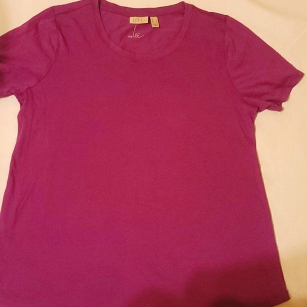 Logo by Lori goldstein the tee size medium